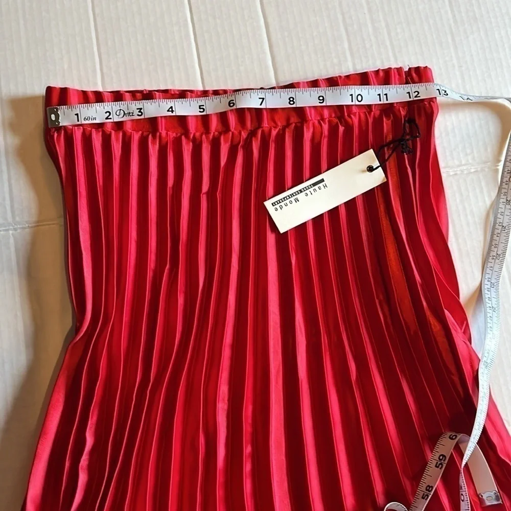 NWT-Heute Monde-S-red-accordion style,Silk-feel, side zipper, midi skirt.